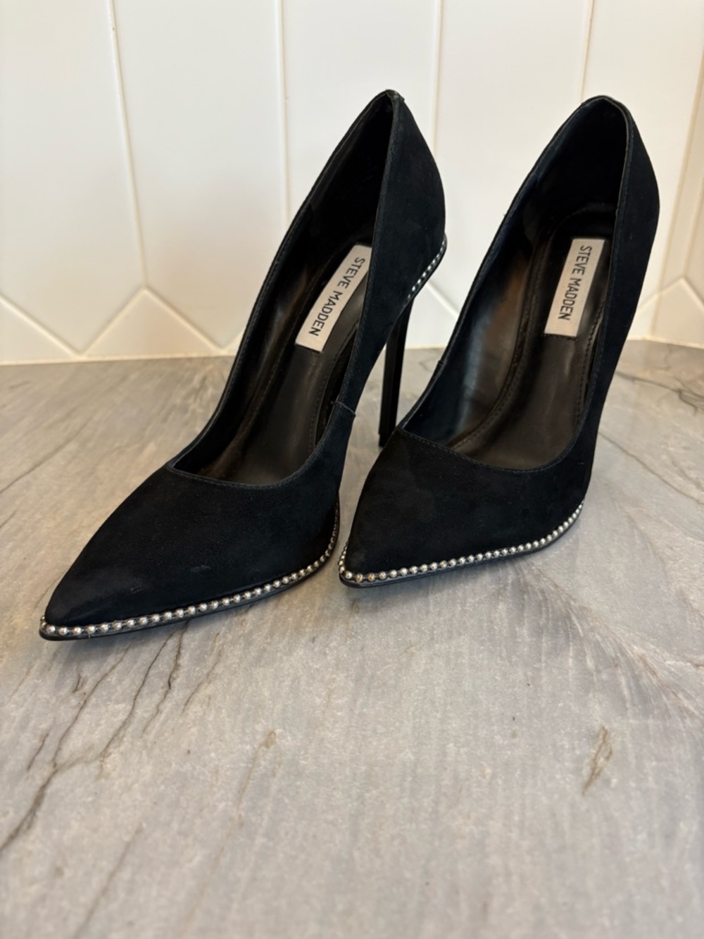 Steve Madden Black Suede Pointed-Toe Pumps with Silver Stud Trim size 9